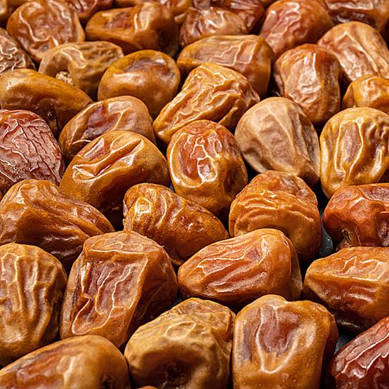 Whole dates for professional supply